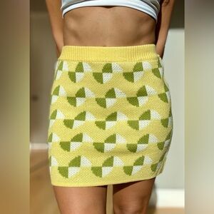 NWT Emory Park Retro Knit Mini Skirt – Yellow & Olive Geometric – Size M